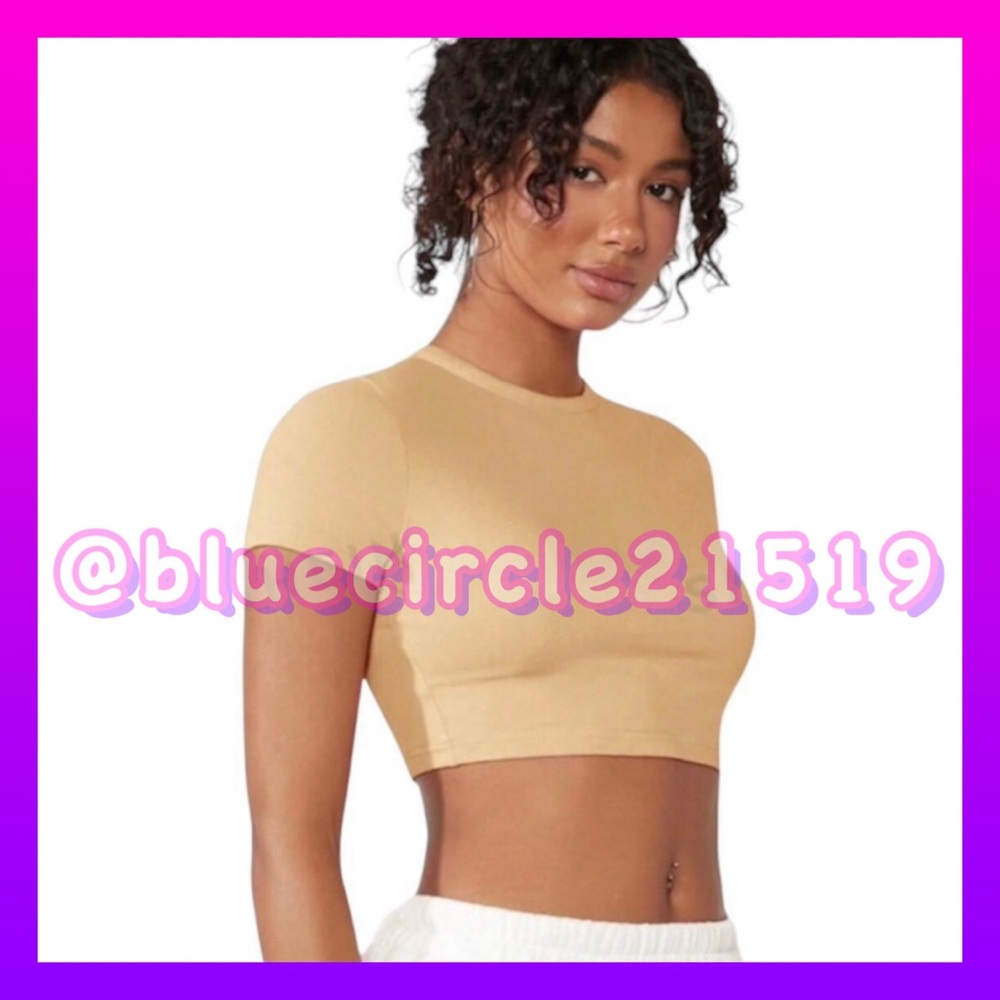 Women's Solid Colored Crop Top T-Shirt Baby Tee
•Size Medium